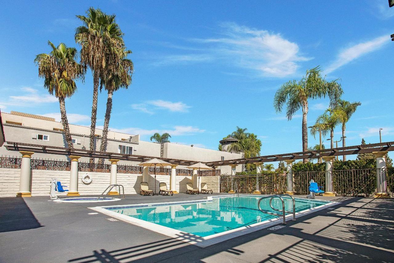 Stanford Inn & Suites Anaheim Dış mekan fotoğraf