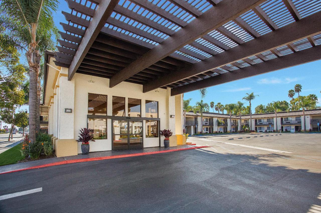 Stanford Inn & Suites Anaheim Dış mekan fotoğraf