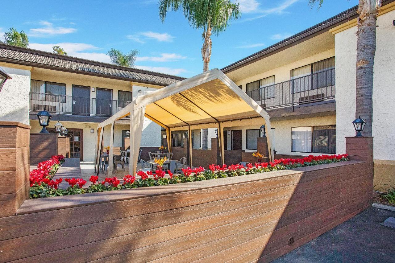 Stanford Inn & Suites Anaheim Dış mekan fotoğraf