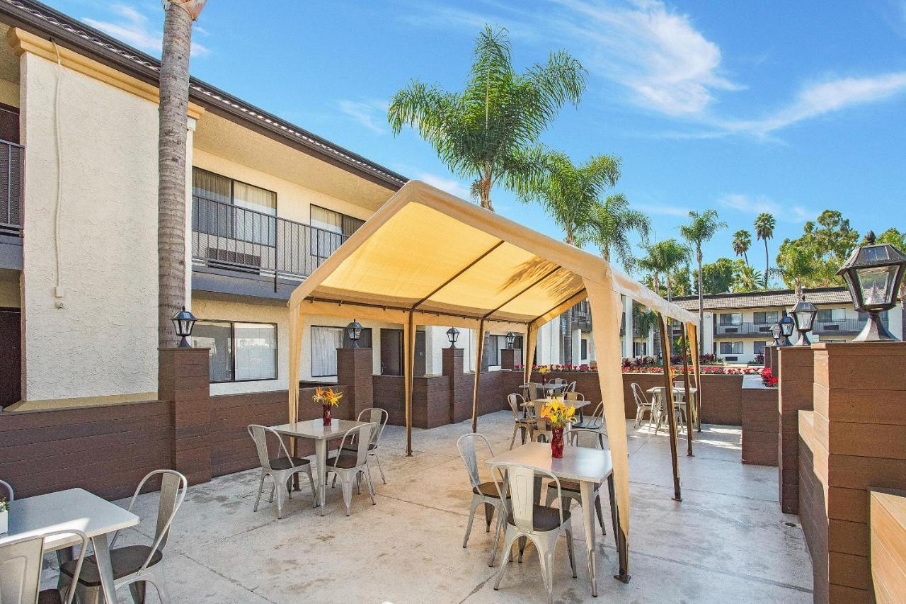 Stanford Inn & Suites Anaheim Dış mekan fotoğraf