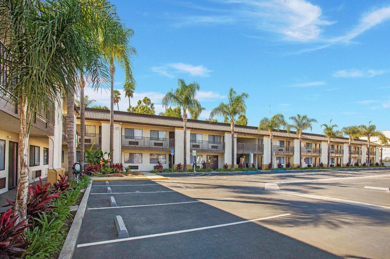 Stanford Inn & Suites Anaheim Dış mekan fotoğraf