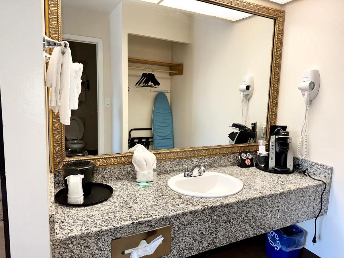 Stanford Inn & Suites Anaheim Dış mekan fotoğraf