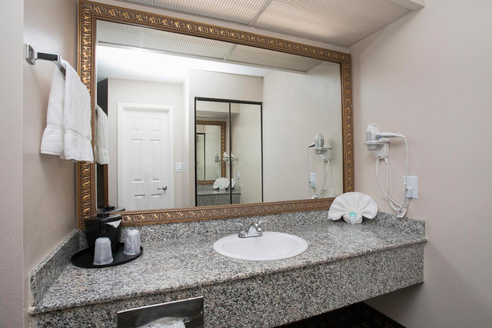 Stanford Inn & Suites Anaheim Dış mekan fotoğraf