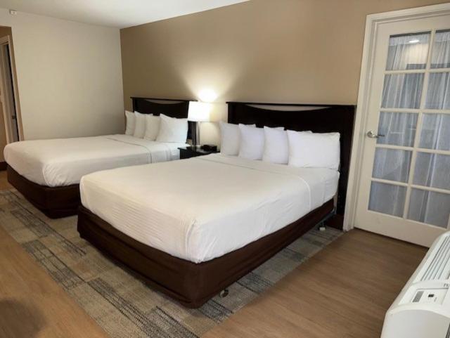 Stanford Inn & Suites Anaheim Dış mekan fotoğraf