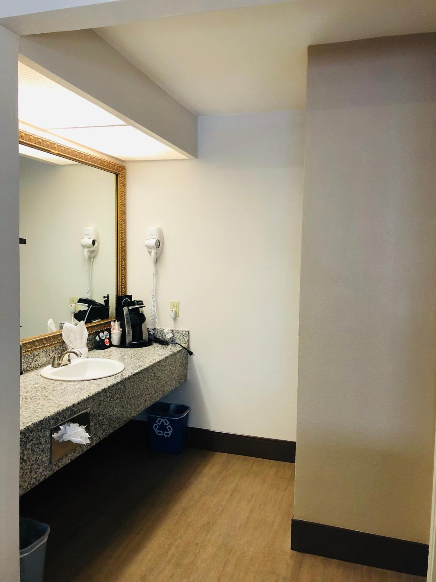Stanford Inn & Suites Anaheim Dış mekan fotoğraf