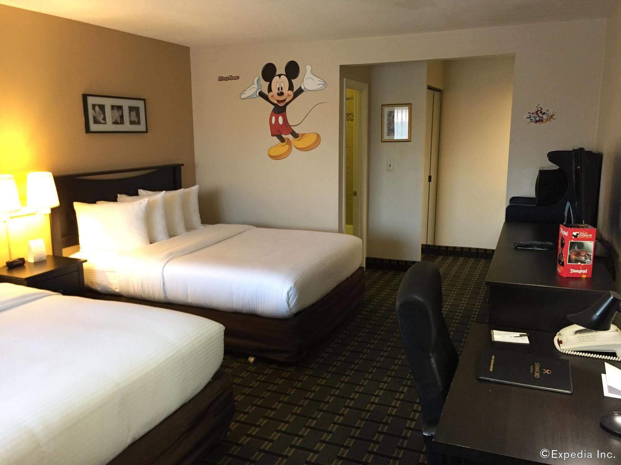 Stanford Inn & Suites Anaheim Dış mekan fotoğraf