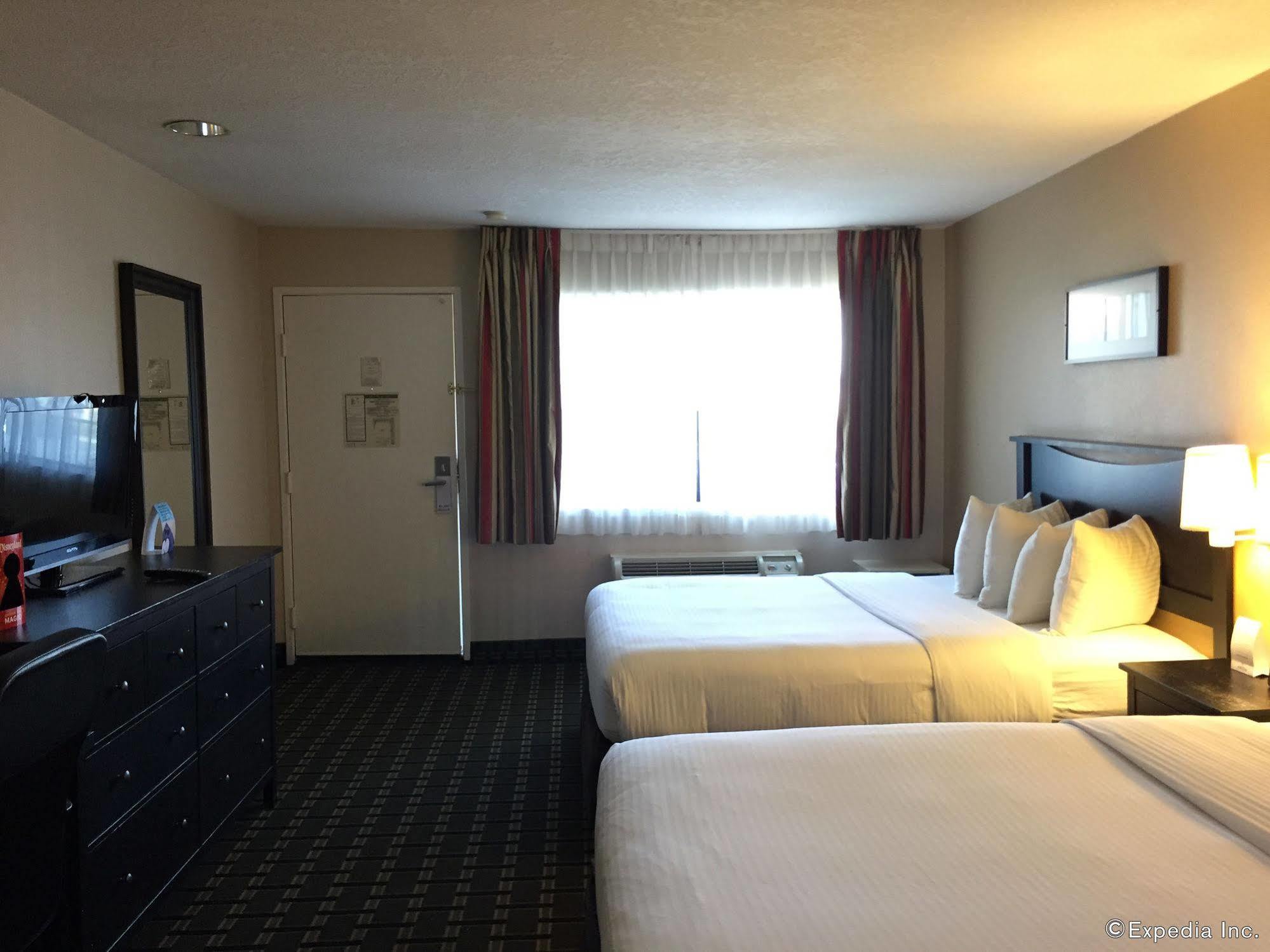 Stanford Inn & Suites Anaheim Dış mekan fotoğraf